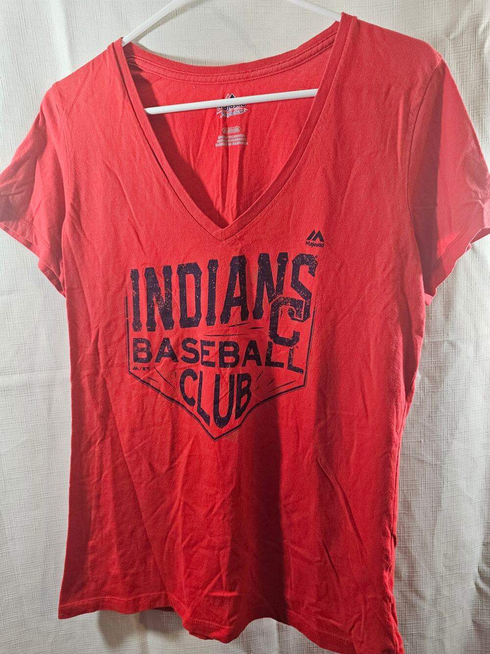WOMEN'S INDIANS BASEBALL CLUB RED VNECK MAJESTIC TSHIRT  SZ XL